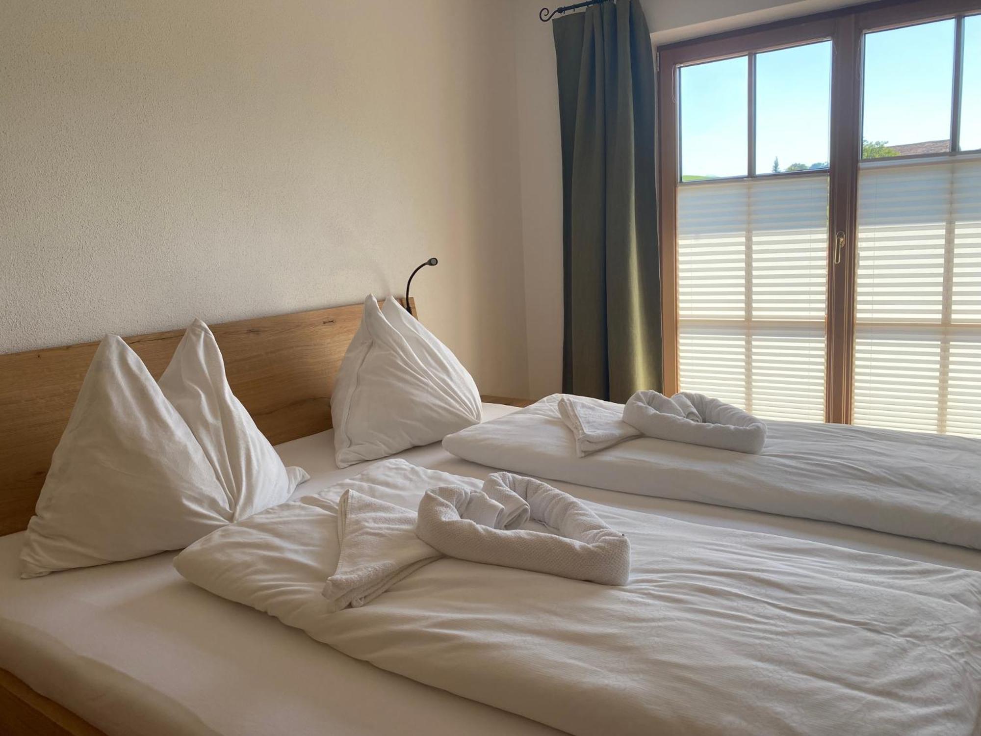 Biohof-Feichtinger Apartment Zell am Moos Room photo